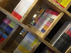 -新华里咖啡书吧(新华书店小寨店)