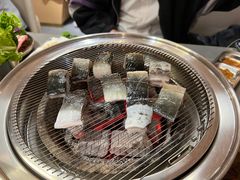 -围炉肉舍•炭烤活鳗•丹东海鲜烤肉(步行街店)