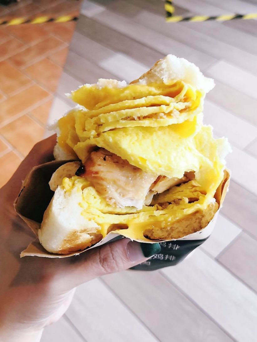 kfc新品早餐鸡排厚蛋烧双层帕尼尼