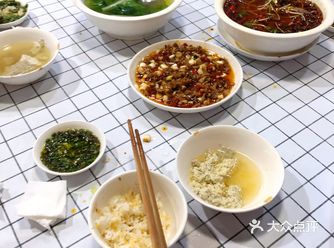 万象城去街上的老饭馆,他的豆花特别好吃水煮牛肉也非常