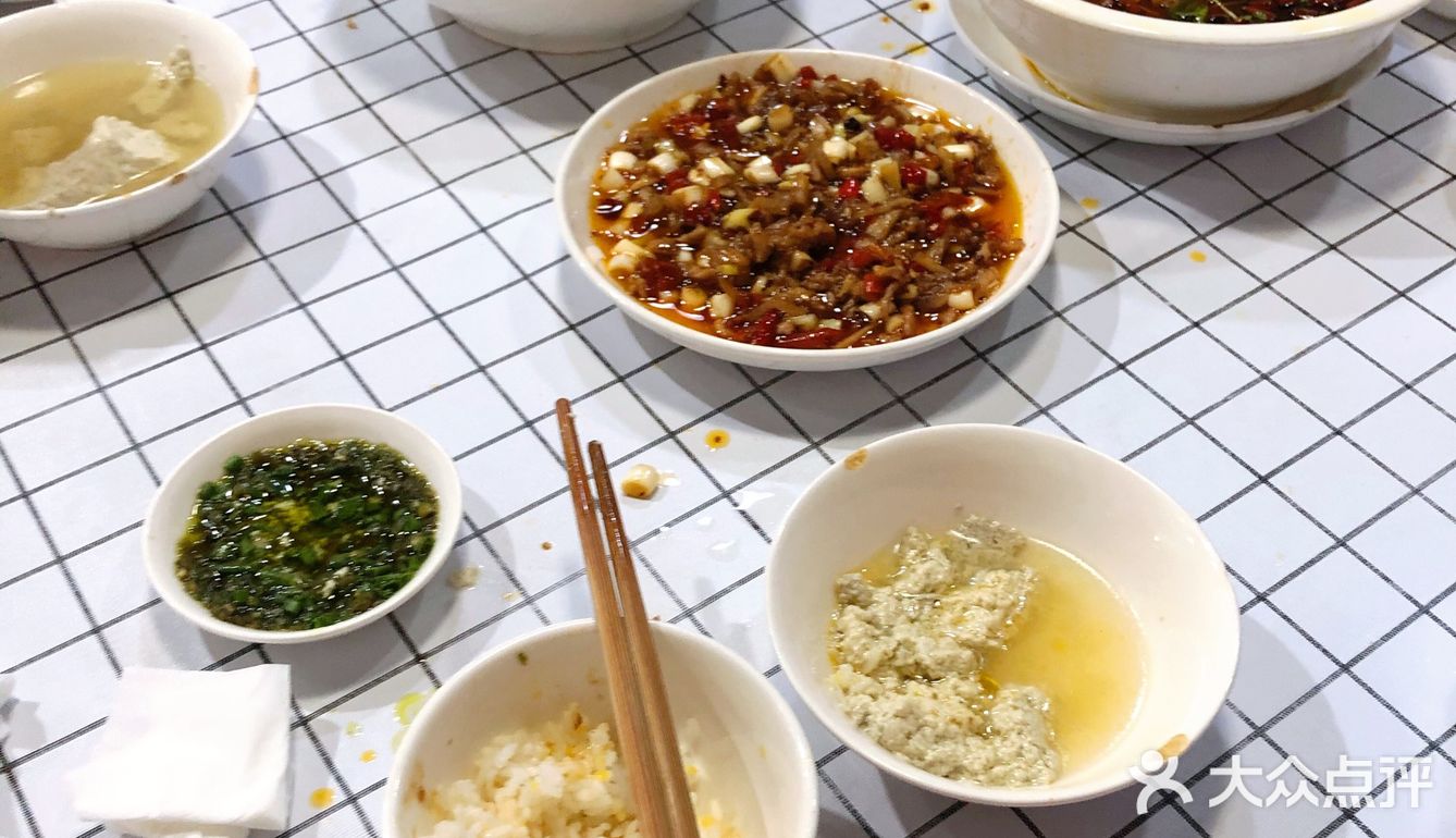 万盛街上的老饭馆