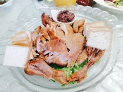 特色熏鸡配娥式大列巴-陆壹捌餐厅(五大道店)