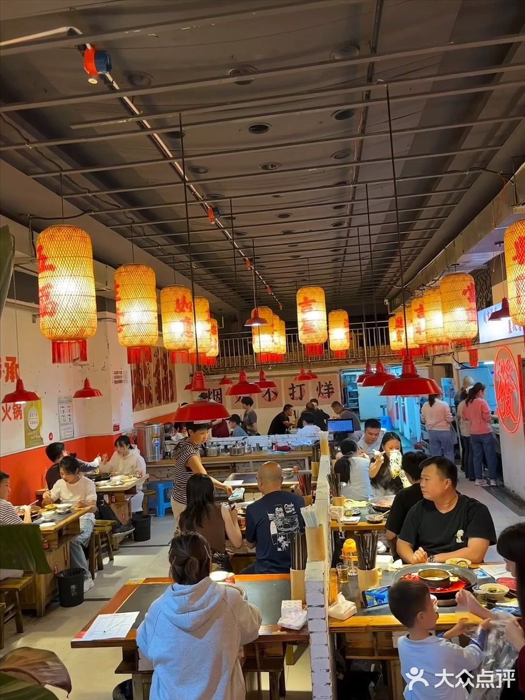 信我！重庆本地人带路的社区火锅！