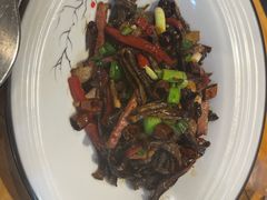 鹿茸菌炒腊肉-苗阿哥