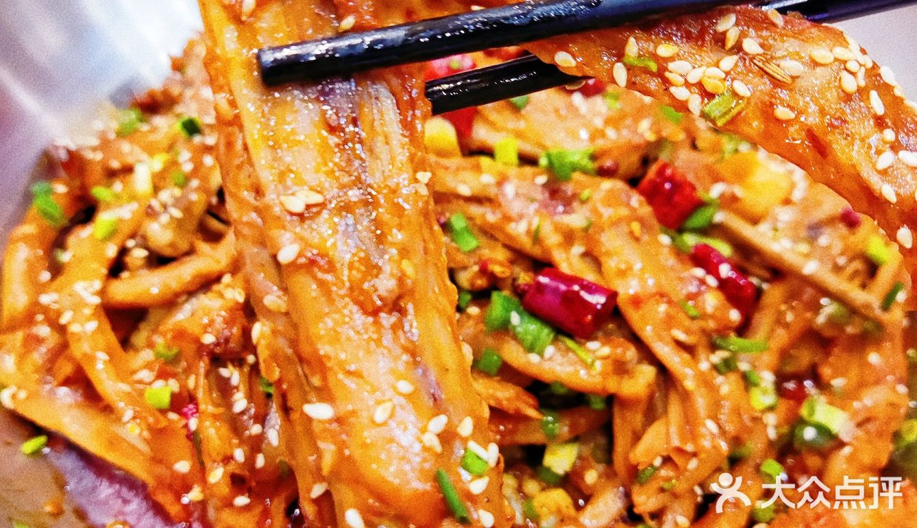 西安市碑林区兰蒂斯城11号楼路边门店