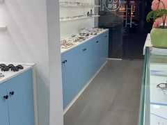 -一人多镜蔡司·依视路眼镜店(琉璃店)