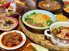 -爆炸头阿姨小四川正宗川味小吃(无任何分店)
