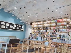 -猫的天空之城概念书店(束河店)