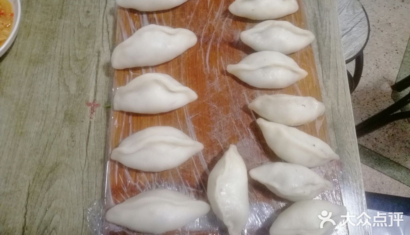 太好了，到菜市场买些菜，做好馅料，将年糕蒸熟