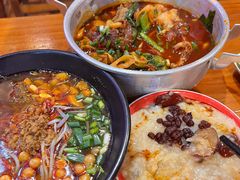 -爆炸头阿姨小四川正宗川味小吃(无任何分店)