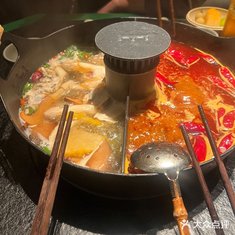 「三出山跷脚牛肉火锅(景枫中心店)」早就听说这个店