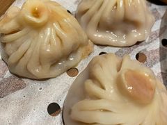蟹黄小笼包-松鹤面馆·古法焖肉面(观前店)