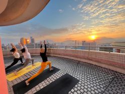 -闺蜜瑜伽·普拉提女性塑形馆