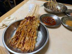 刷酱豆皮-五十中小肉串(南站店)