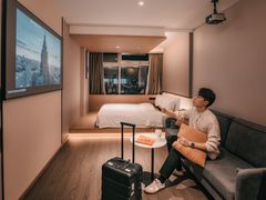 -杭州西湖湖滨银泰亚朵酒店