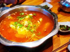 -野山舂·贵州现舂酸汤火锅(鸿通城店)