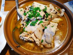 -头上红煨盐鸡·非遗院子餐厅