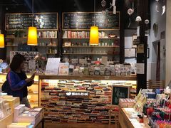 -猫的天空之城概念书店(杭州南宋御街店)