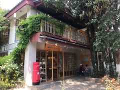 门面-猫的天空之城概念书店(束河店)