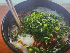 -鸿浩扒猪脚米线