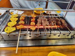 -哈尔滨小酒馆·鲜肉现穿自助烧烤(康新花园店)