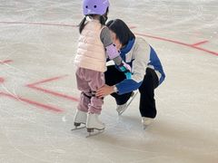 -冰纷万象滑冰场(二七万象城店)