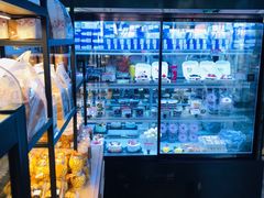 面包甜点陈列柜-嘉年华面包房餐厅（饺子馆）(陶然亭店)