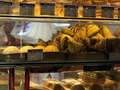 面包甜点陈列柜-白玉兰食品甜凤店(合生汇店)