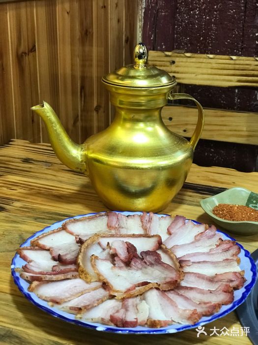 老字号特色藏餐(香格里拉古城店)烤藏香猪肉图片