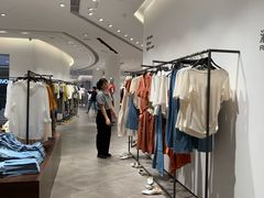 -URBAN REVIVO(高德置地广场·春广场店)