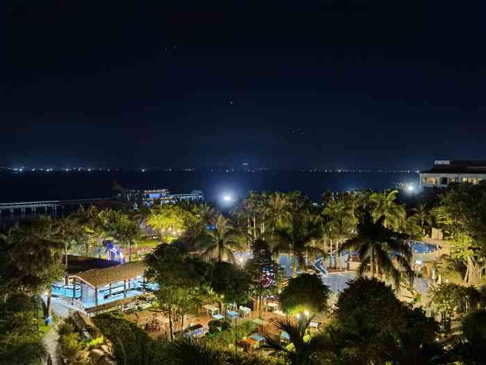 蜈支洲岛珊瑚酒店-"跟朋友来玩的 是三亚一个独立的岛.据说是.