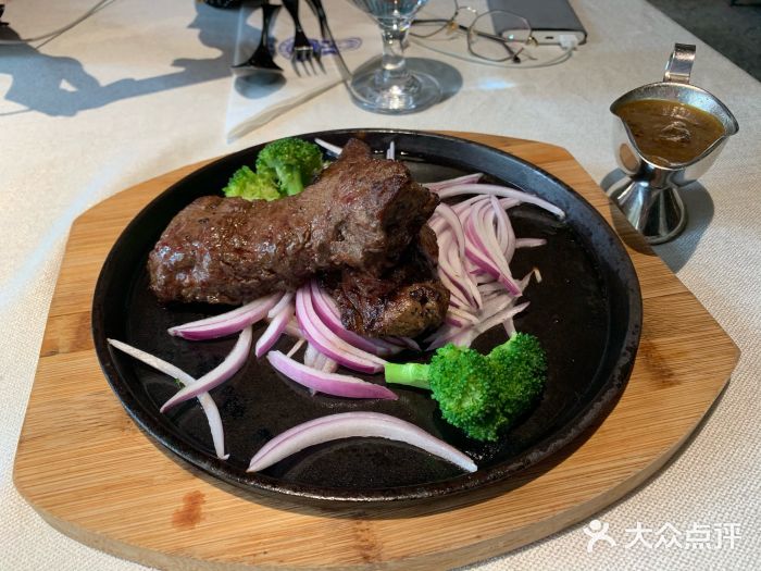 俄士厨房(龙湖西苑店)燃焰朗姆牛排图片