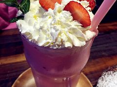 草莓奶昔-MIKAKU(万达广场上海宝山店)