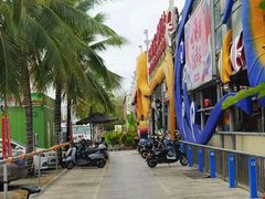 -三亚火车头万人海鲜广场