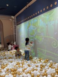 -奈尔宝家庭中心·亲子早教·派对餐厅(北京东坝万达店)