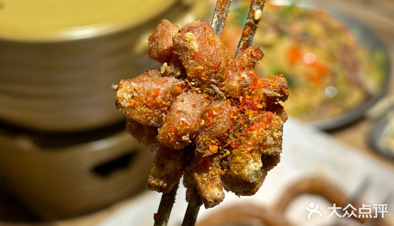 文安路上新开的一家雄性食物研究中心！套餐全是硬货！