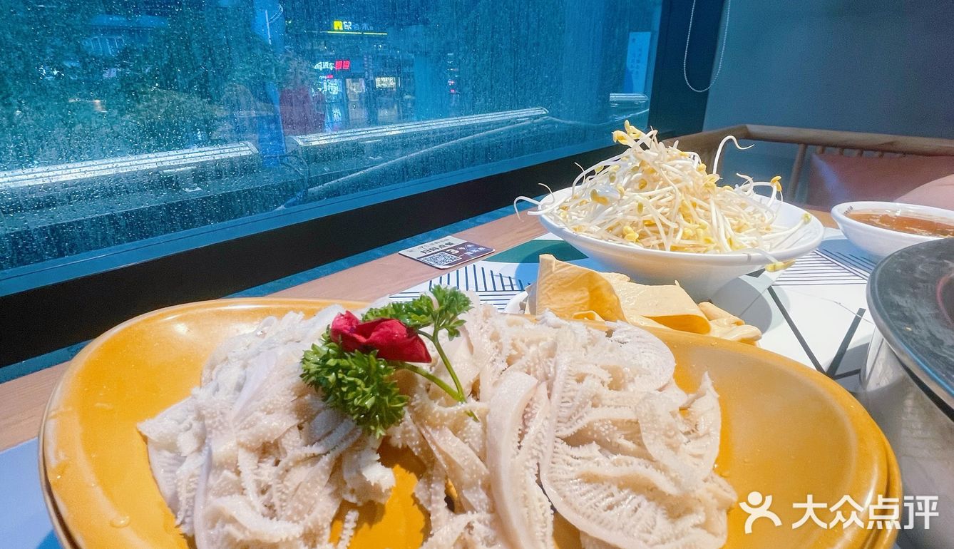 下雨天与火锅更配