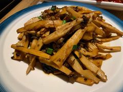 外婆菜炒笋片-渝信川菜 · 川味家常菜(长安店)