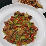 晚上人很多，菜品价格非常公道