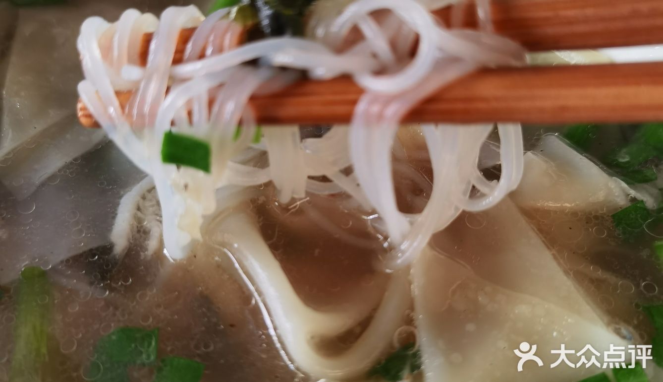 洛阳街头早餐，尝试一下北方馄饨和烫面角