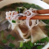 洛阳街头早餐，尝试一下北方馄饨和烫面角