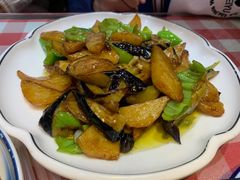 地三鲜-东北哈尔滨酱骨头馆房掌柜铁锅炖