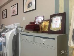 -一个差评成就的纹眉店