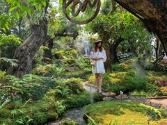 -Chom Cafe and Restaurant