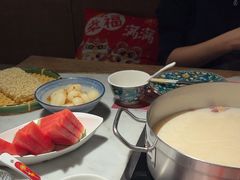 -尚尚仙·酸汤猪手·猪肚鸡火锅(华联万柳购物中心店)