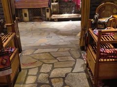-老牌坊云南鱼豆花火锅(爱建店)