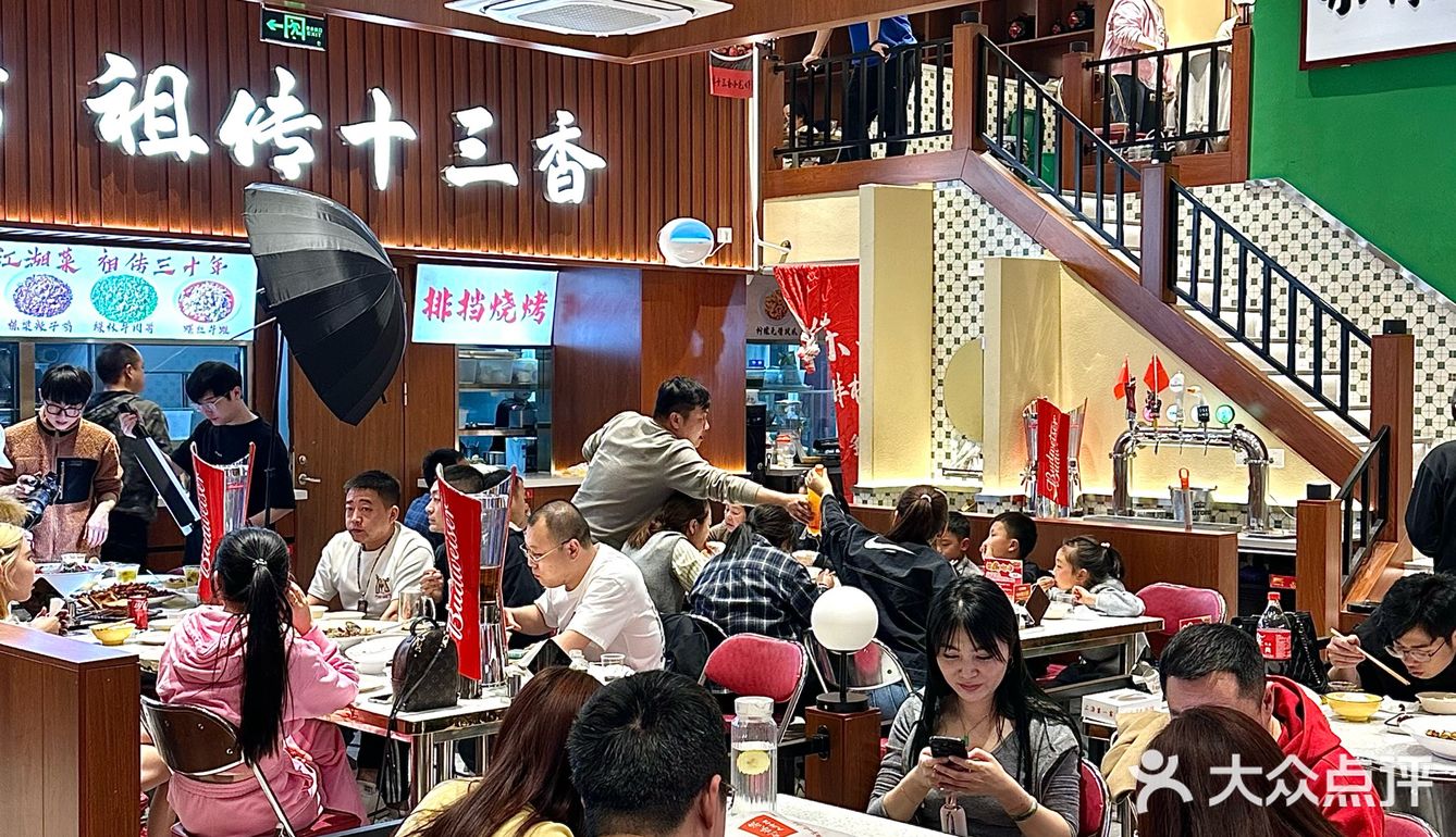 滨江营业到凌晨三点半的大排档！座无虚席！