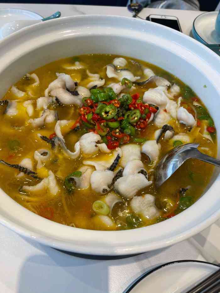 朝花里青花椒鱼(钟楼众汇广场店)-"[薄荷]环境: 新开不久的店,离钟楼