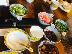 -毛辣果·贵州红酸汤牛肉火锅(西单店)