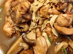 小鸡炖蘑菇-钰田大院·碳烤虹鳟鱼·怀柔地道农家菜(雁栖湖店)